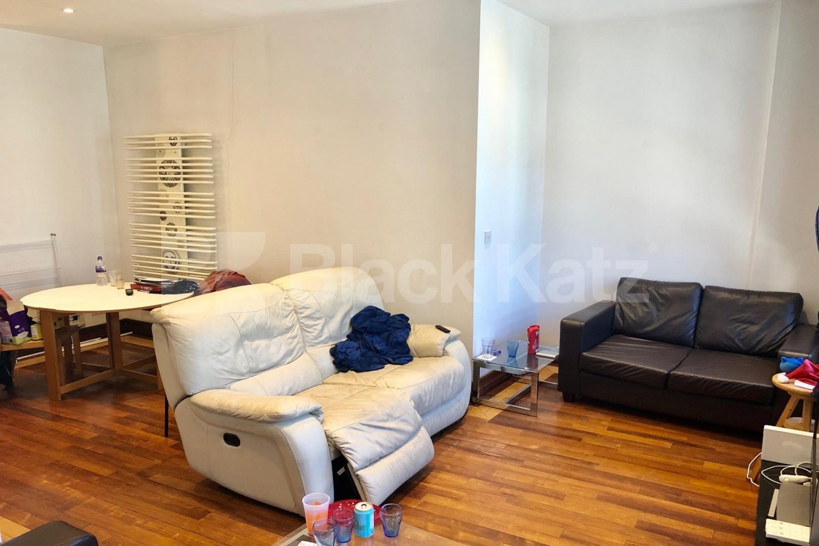 Two bedroomed, two bathroomed period conversion Union Street, London Bridge